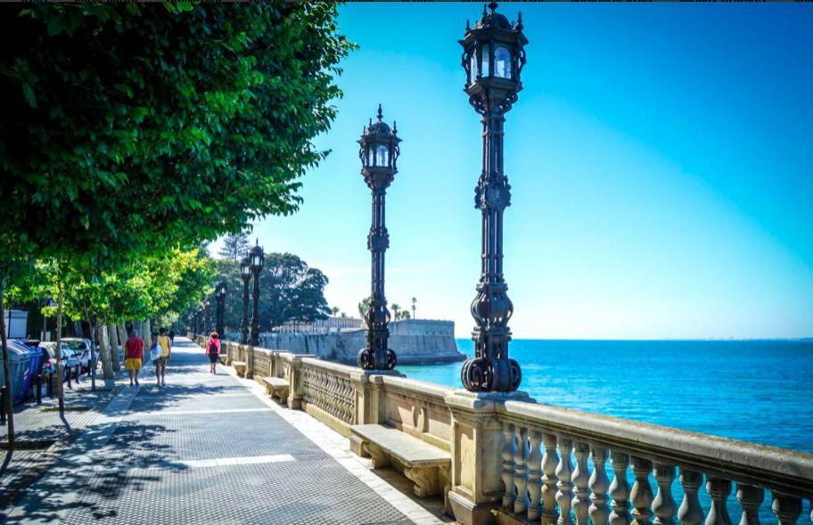 Bonito Junto Al Gran Teatro Falla * Cádiz